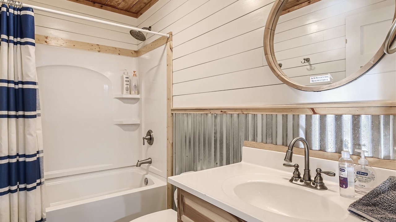Photo of Bathroom in Round Mountain