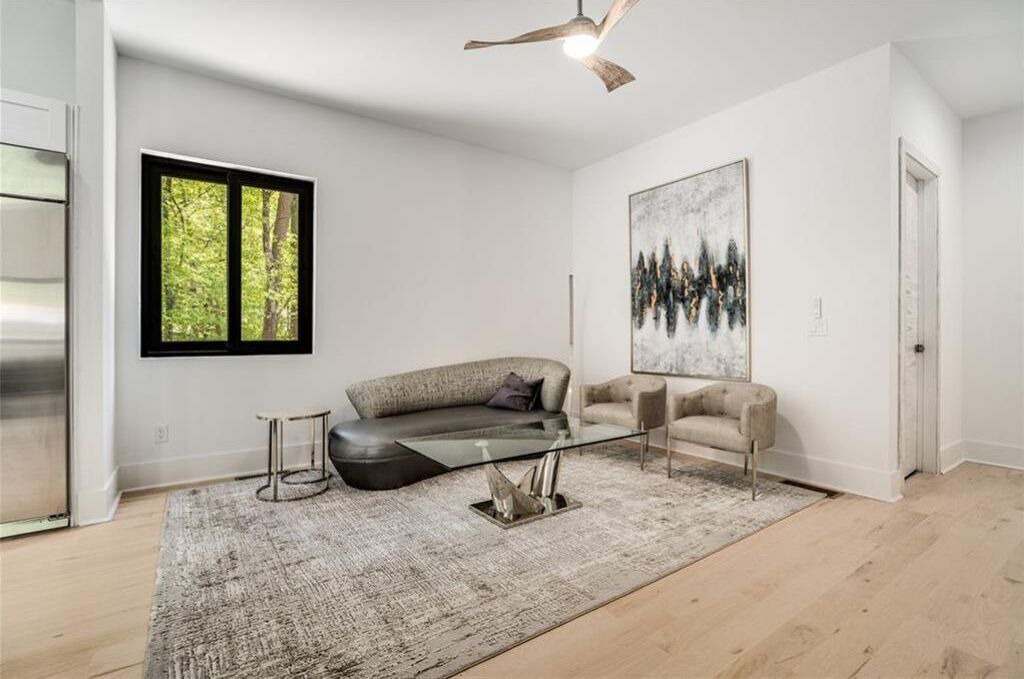 Photo of Livingroom in Sandy Springs