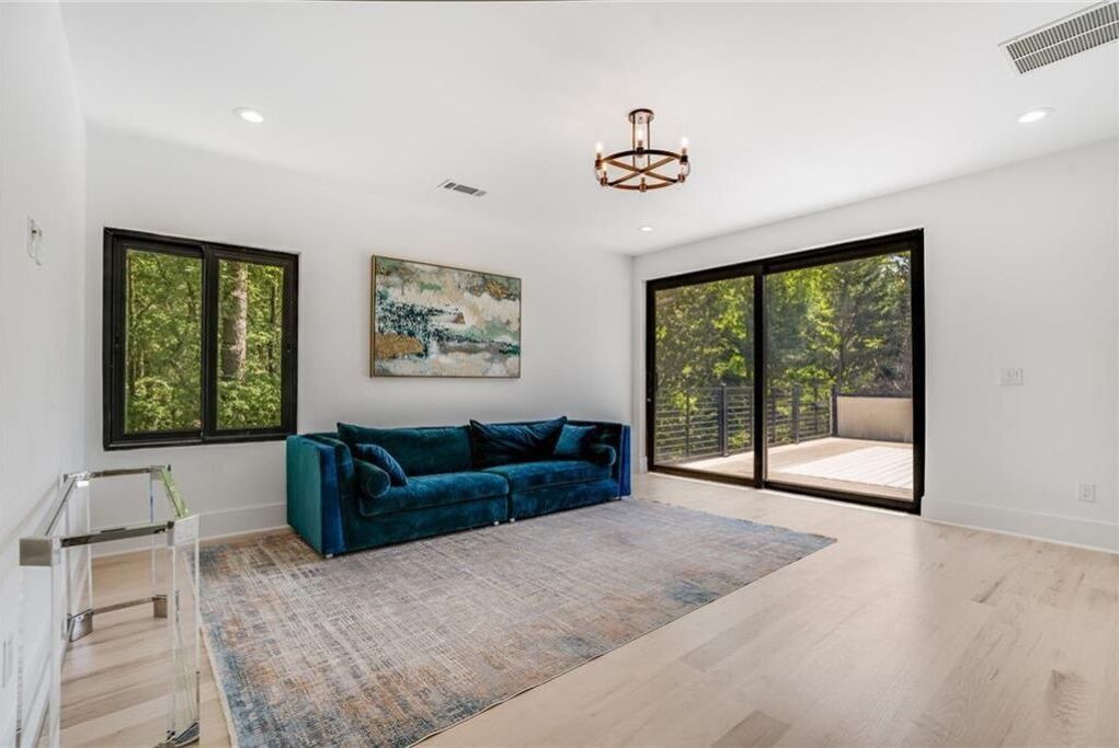 Photo of Livingroom in Sandy Springs