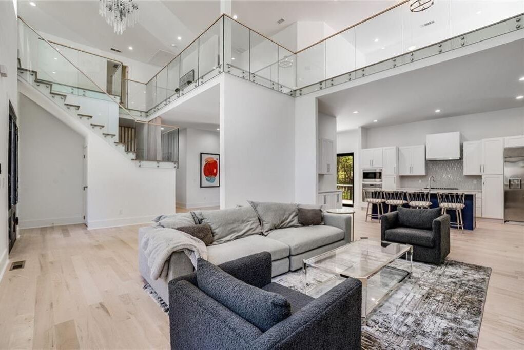 Photo of Livingroom in Sandy Springs