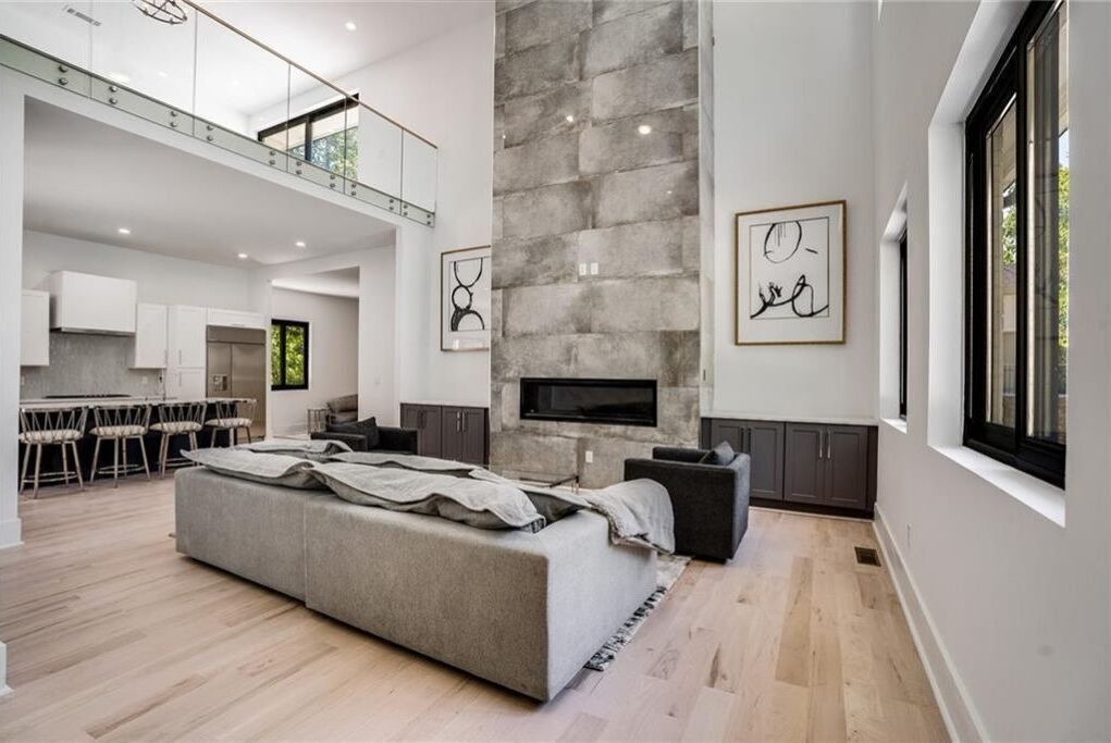 Photo of Livingroom in Sandy Springs