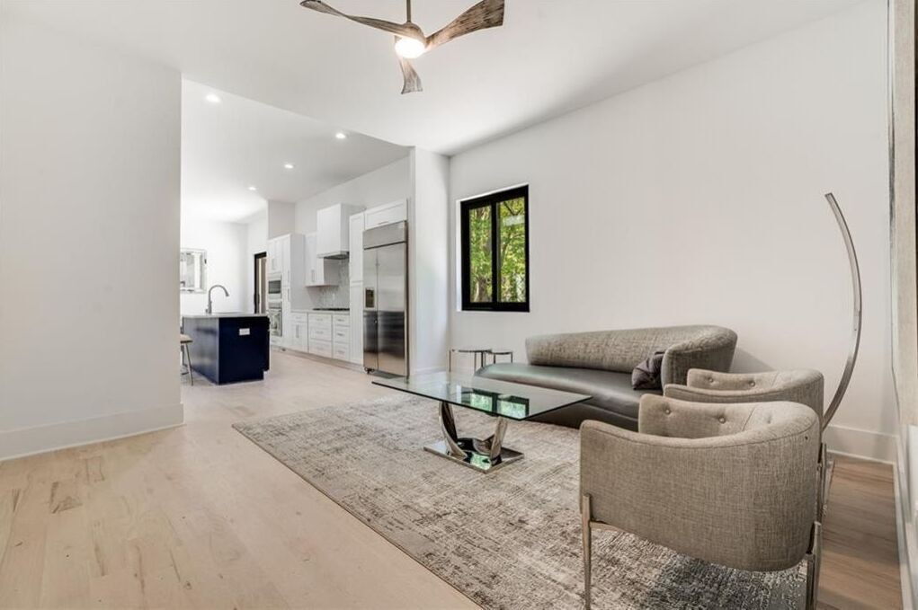 Photo of Livingroom in Sandy Springs