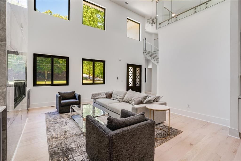 Photo of Livingroom in Sandy Springs