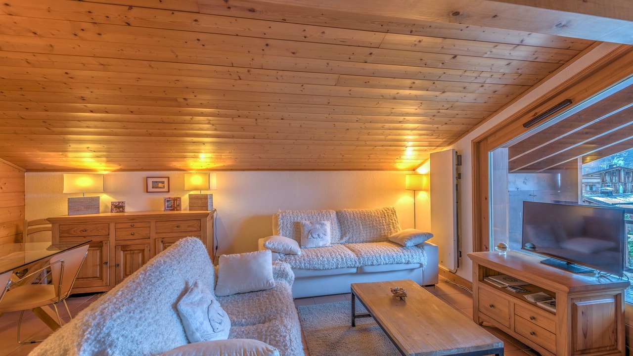 Photo of Livingroom in Demi-Quartier