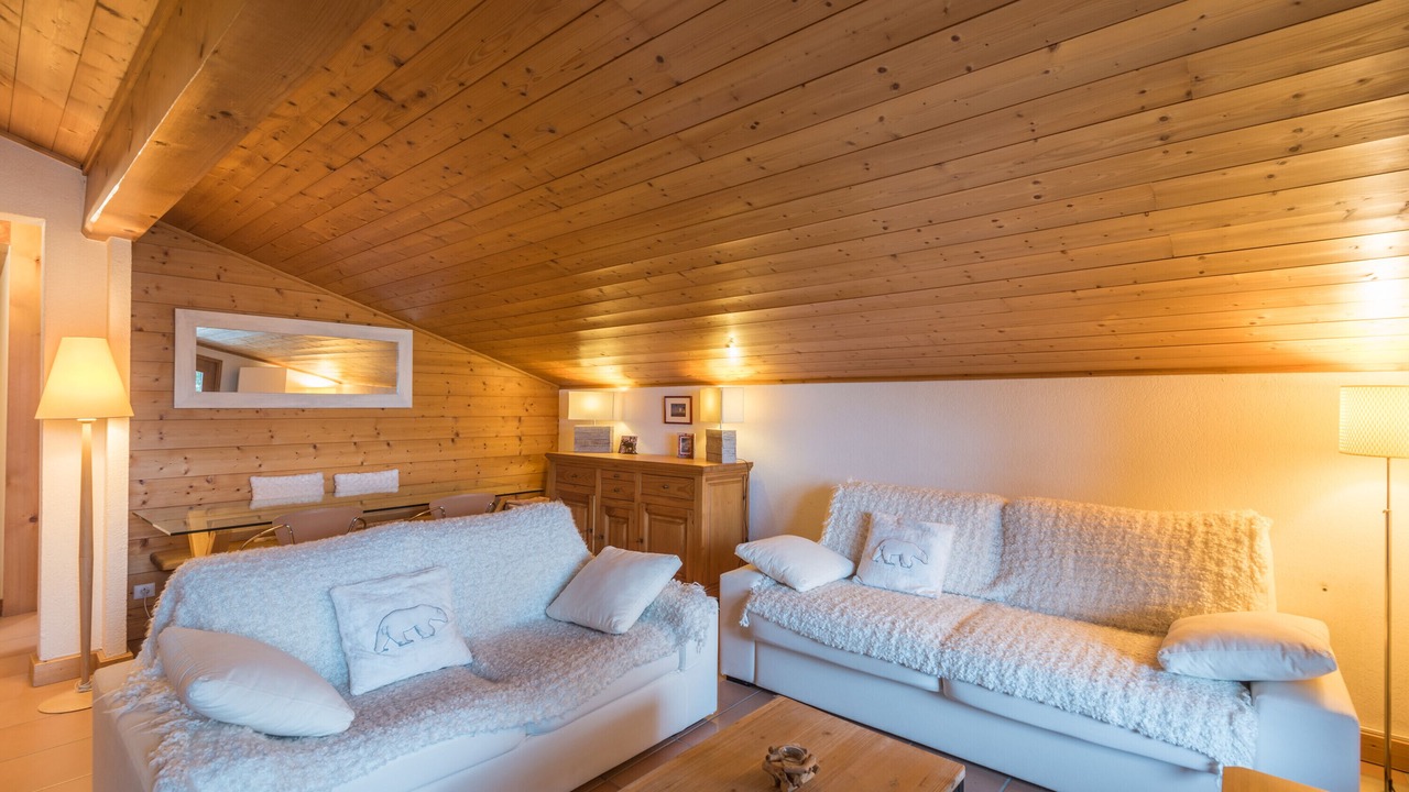 Photo of Livingroom in Demi-Quartier