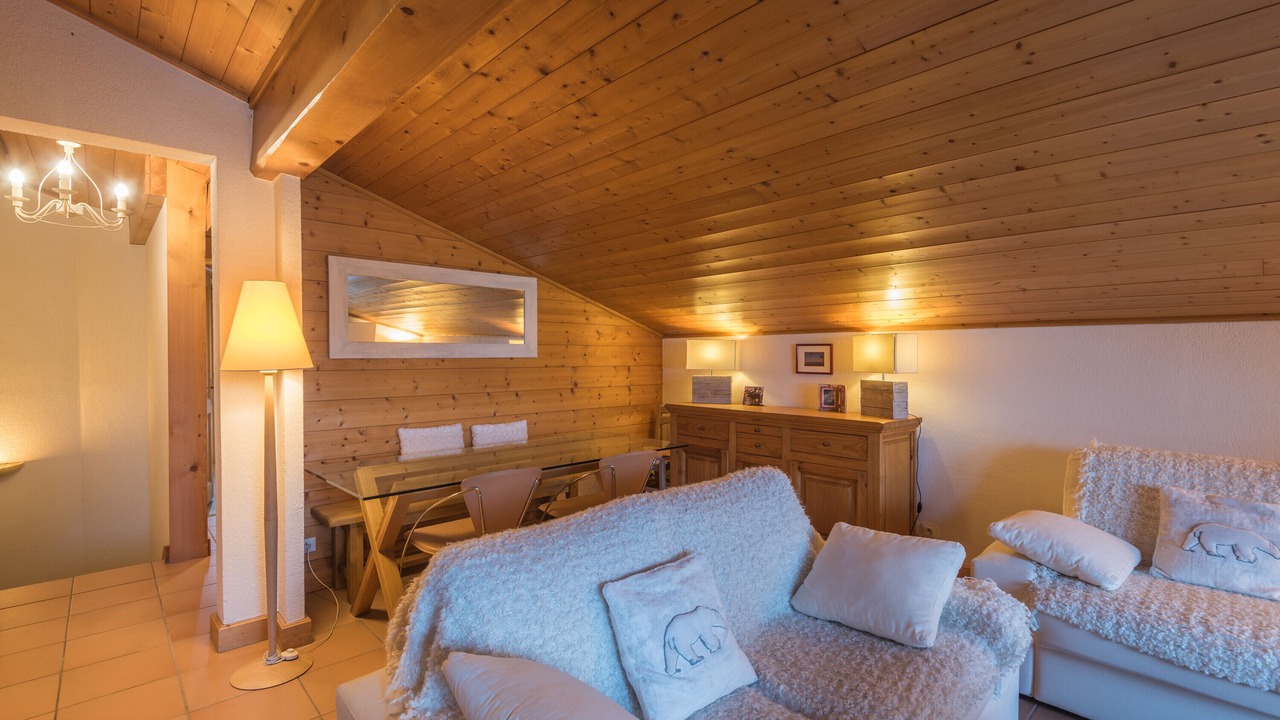 Photo of Livingroom in Demi-Quartier