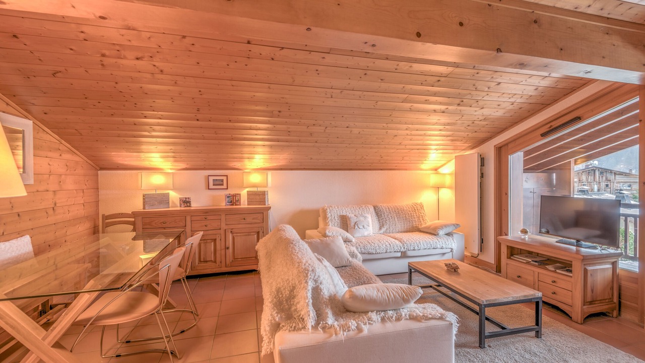 Photo of Livingroom in Demi-Quartier