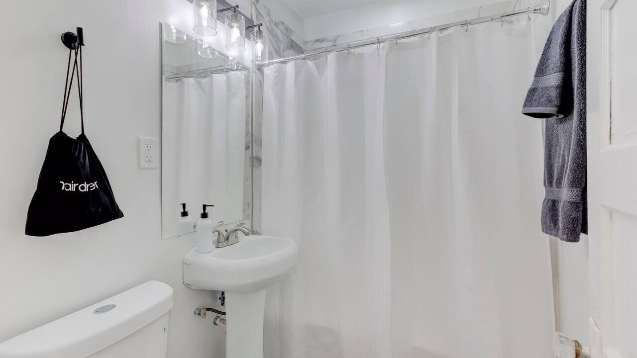 Photo of Bathroom in Cooper-Young Historic District