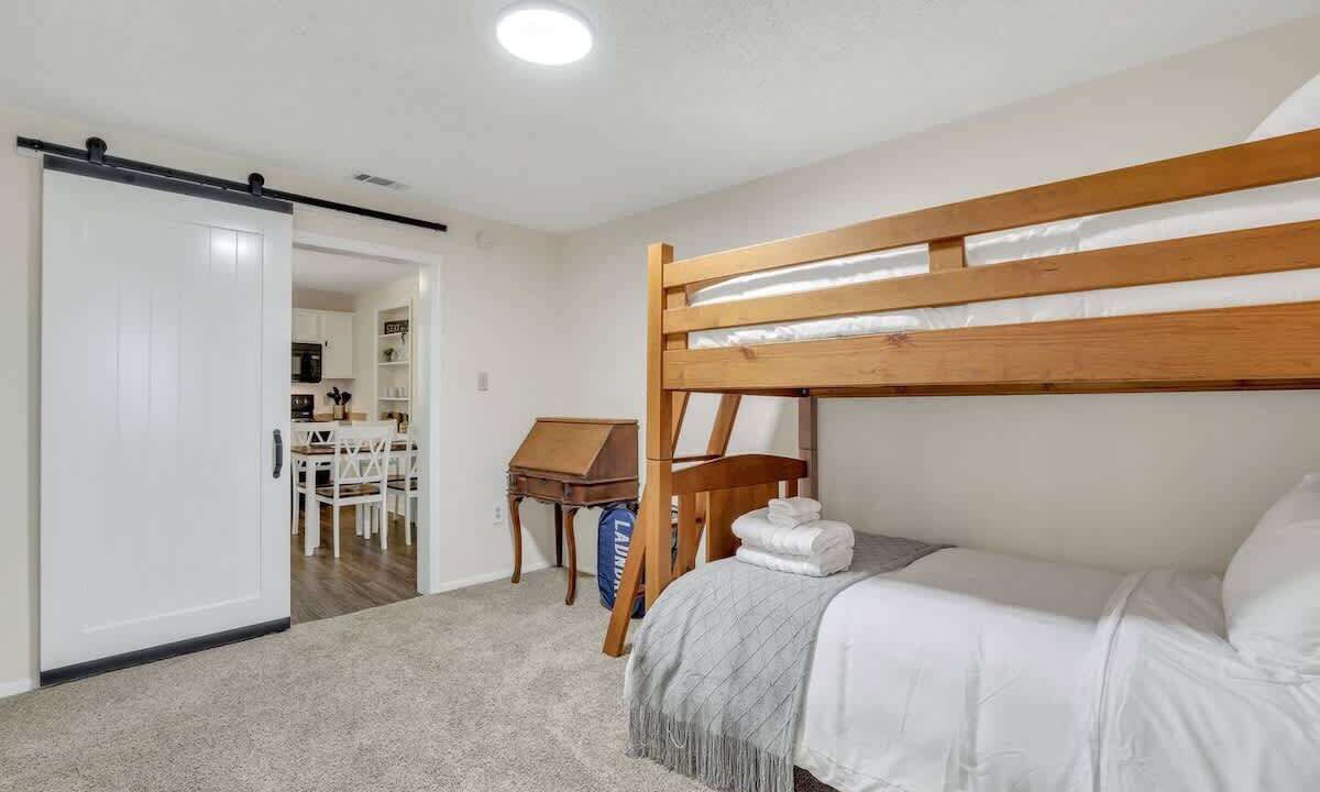 Photo of Bedroom in Pineland