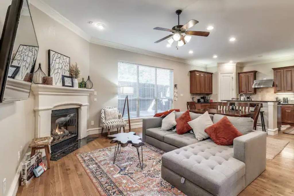 Photo of Livingroom in Knox - Henderson