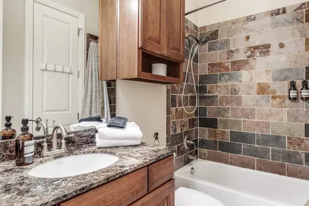 Photo of Bathroom in Knox - Henderson