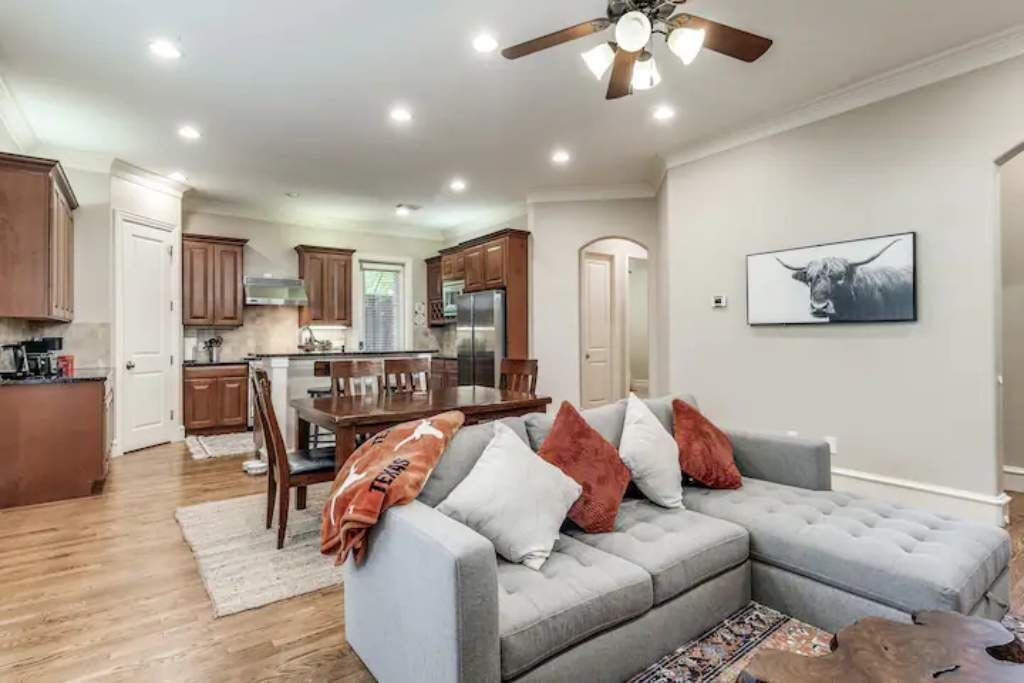 Photo of Livingroom in Knox - Henderson