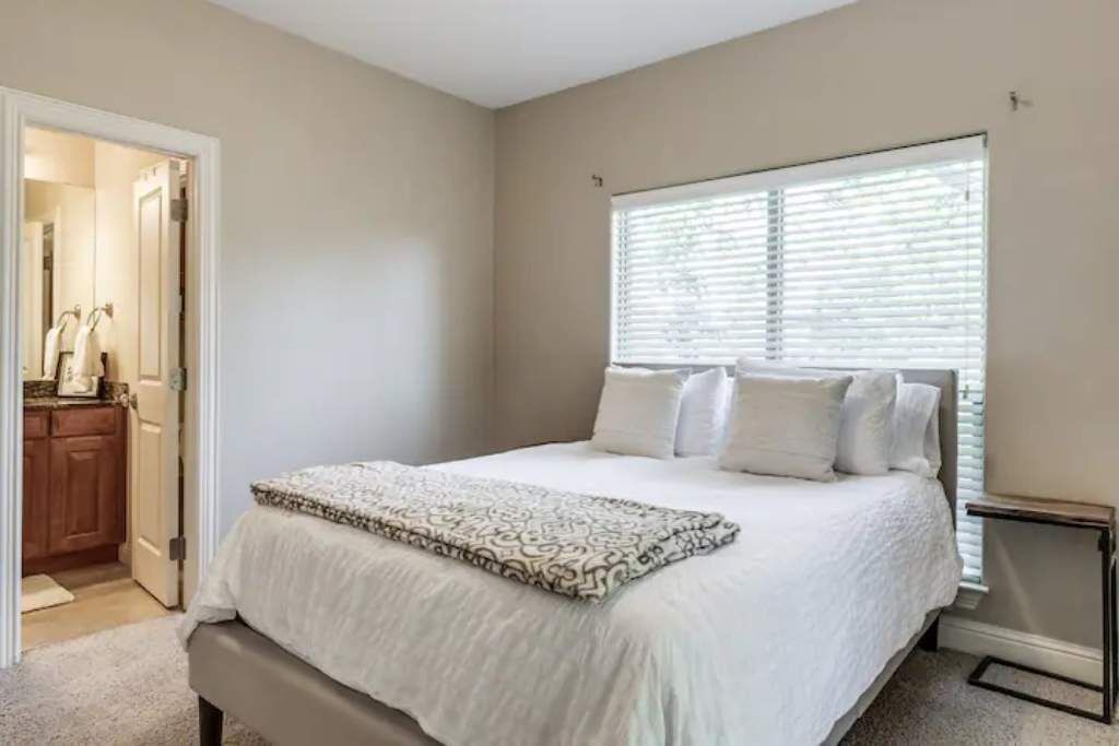 Photo of Bedroom in Knox - Henderson