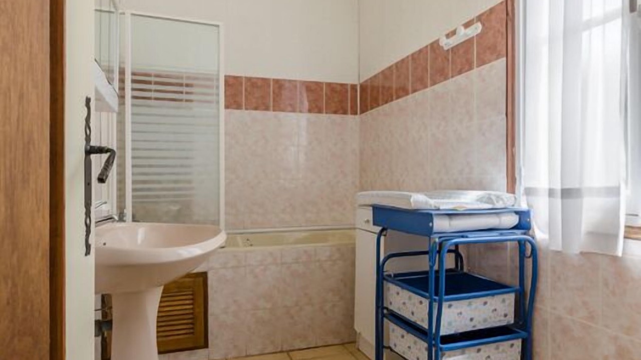 Photo of Bathroom in Arrembecourt
