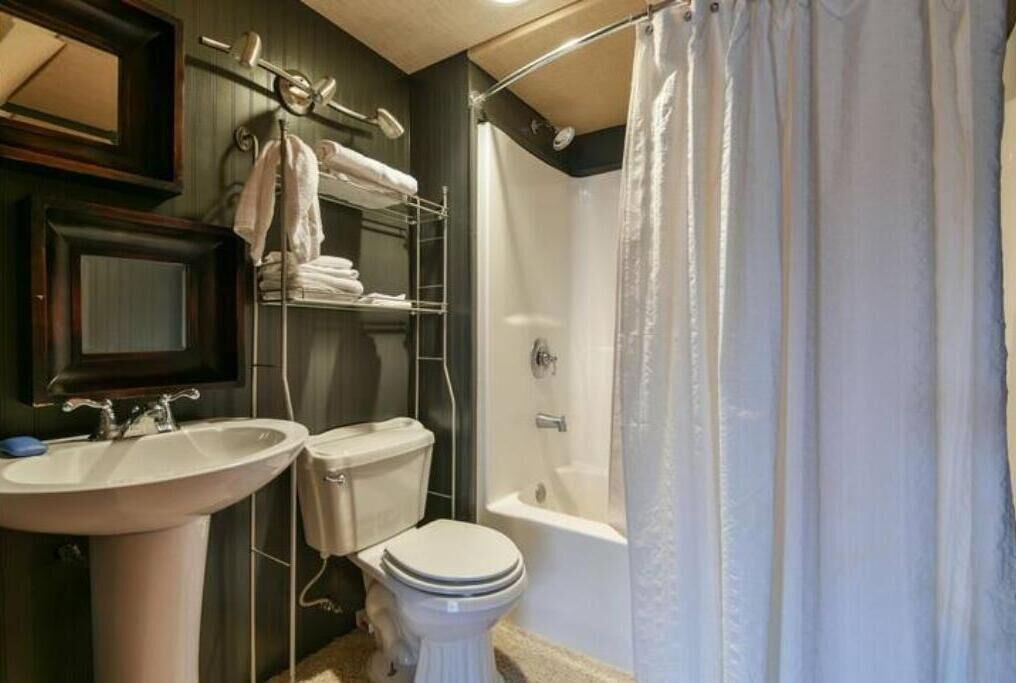 Photo of Bathroom in Eagle Rock