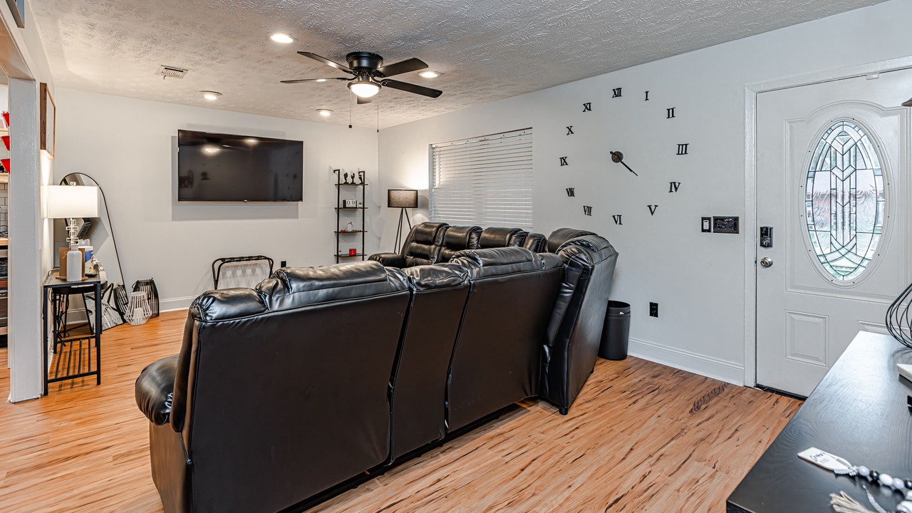 Photo of Livingroom in Tougaloo
