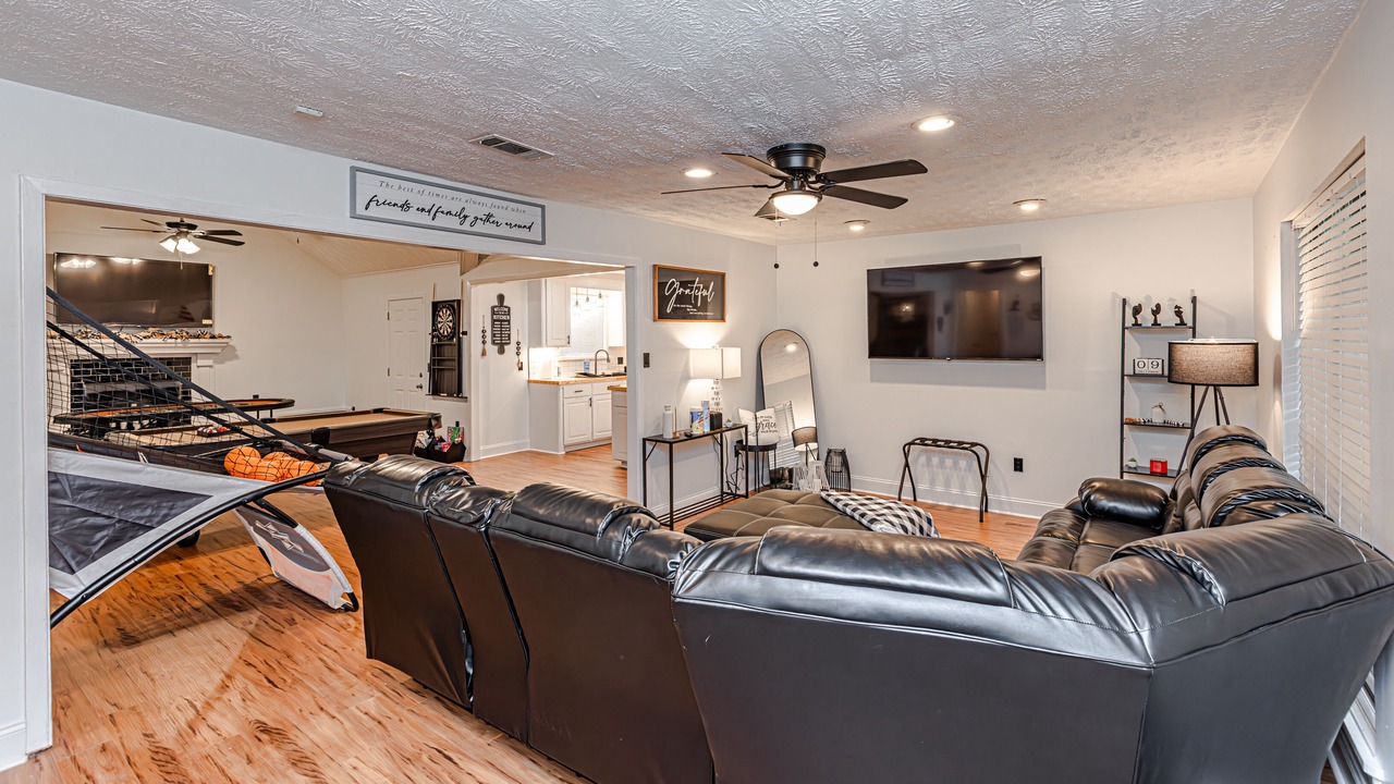 Photo of Livingroom in Tougaloo