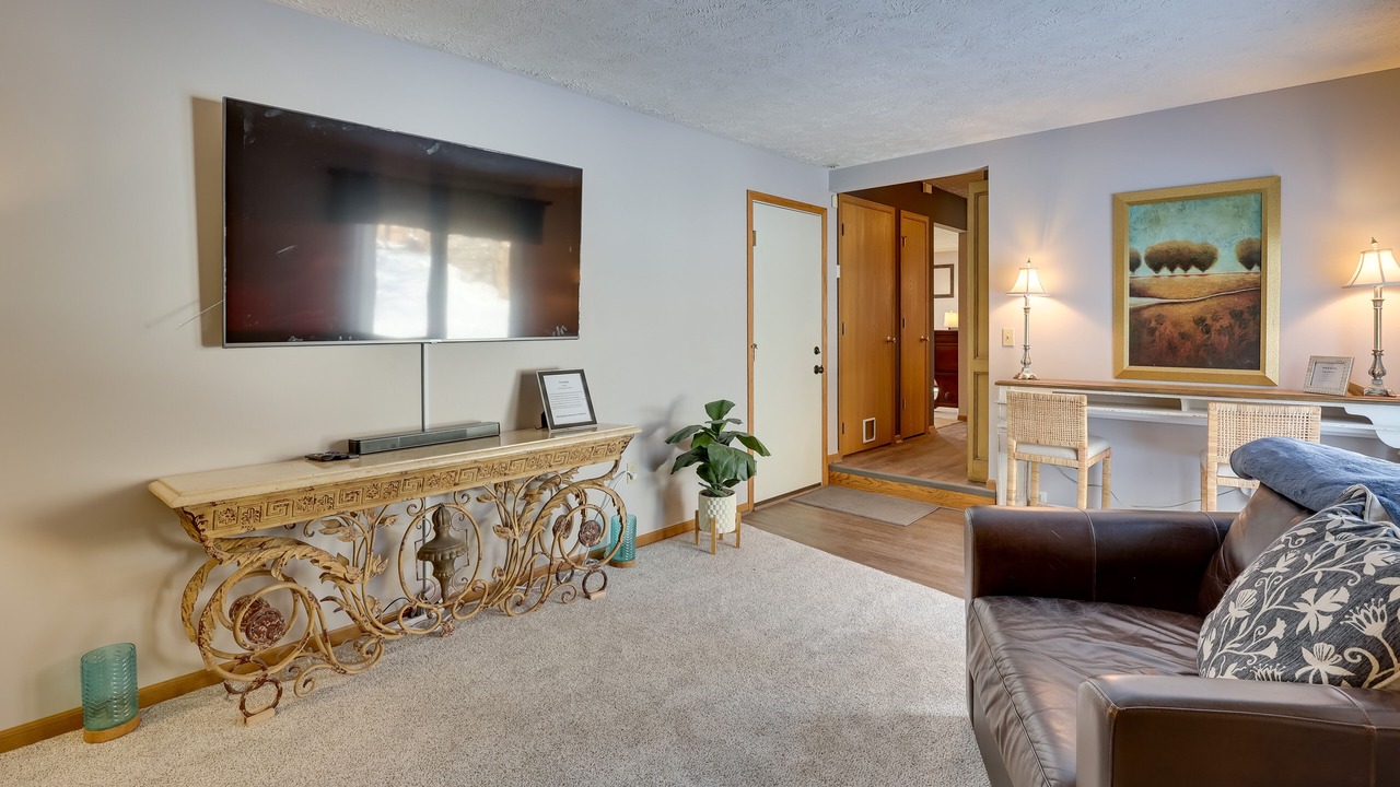 Photo of Livingroom in Highland Square