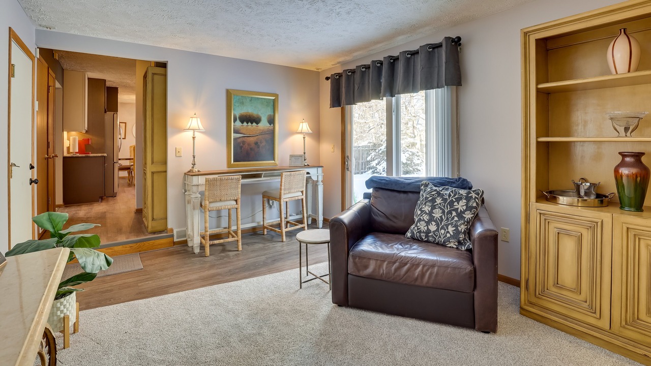 Photo of Livingroom in Highland Square