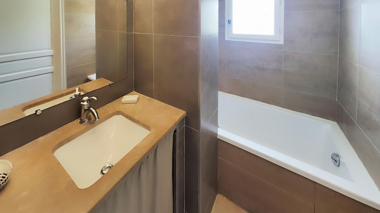 Photo of Bathroom in Saint-Laurent-de-la-Cabrerisse