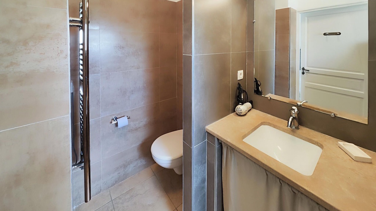 Photo of Bathroom in Saint-Laurent-de-la-Cabrerisse