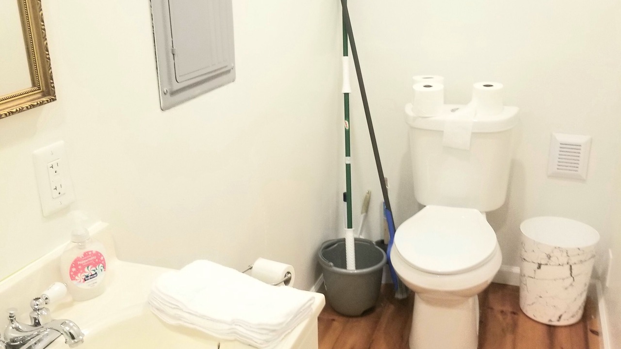 Photo of Bathroom in Lakeview