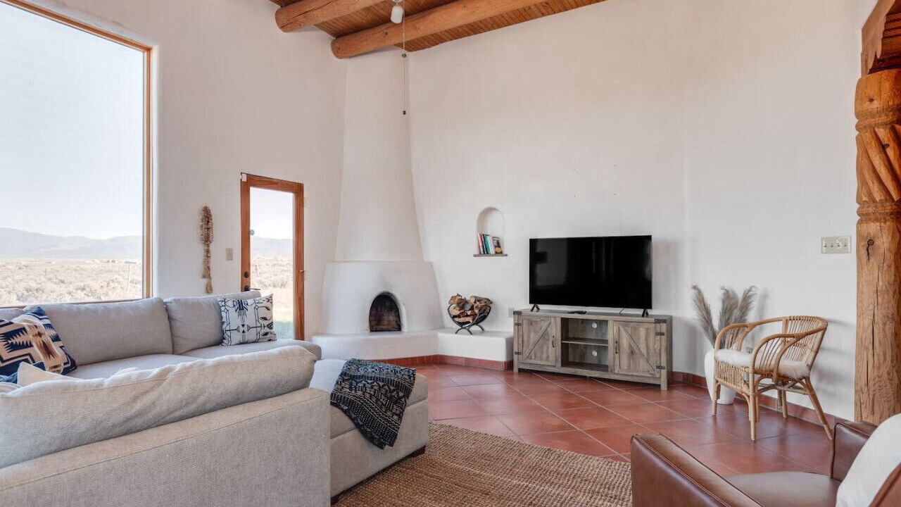 Photo of Livingroom in Taos