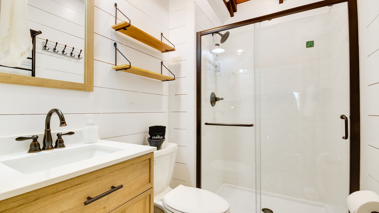 Photo of Bathroom in Cook Station