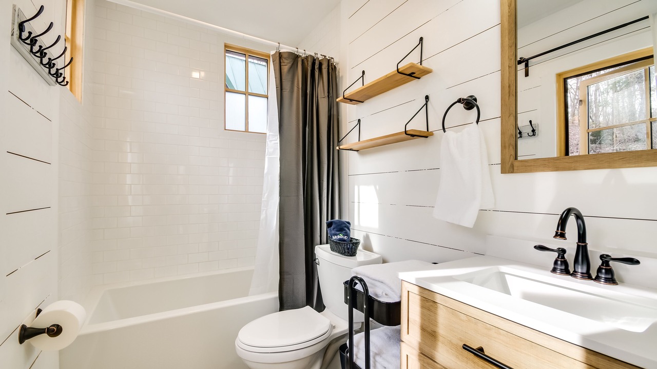 Photo of Bathroom in Cook Station