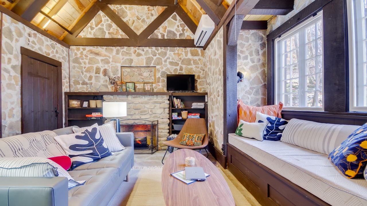 Photo of Livingroom in Cook Station