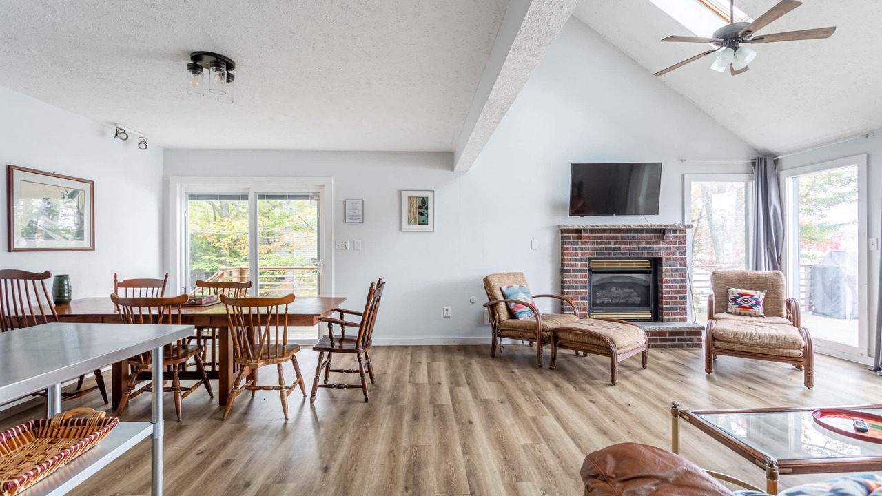 Photo of Livingroom in Tobyhanna