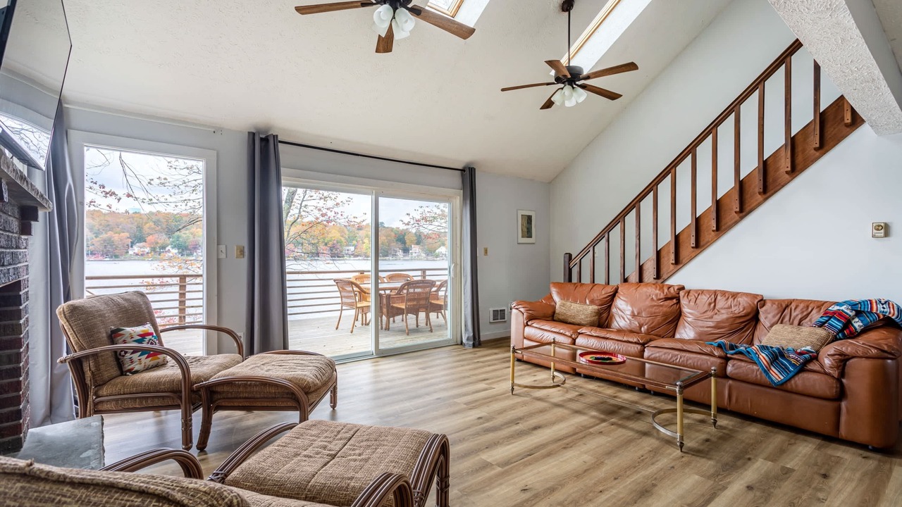 Photo of Livingroom in Tobyhanna