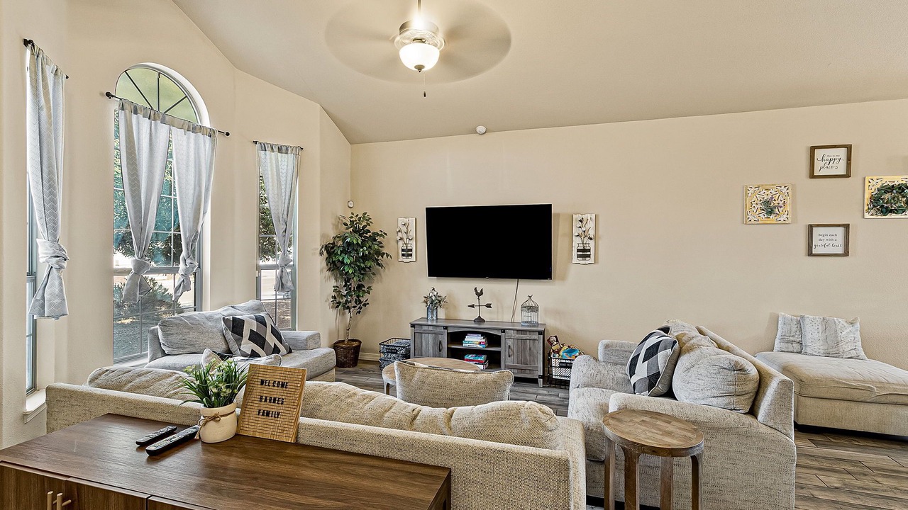 Photo of Livingroom in Biggs Field