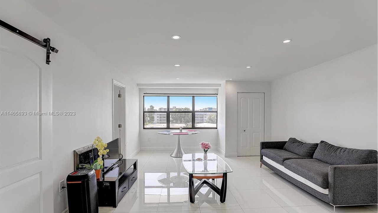 Photo of Livingroom in Eastern Shores