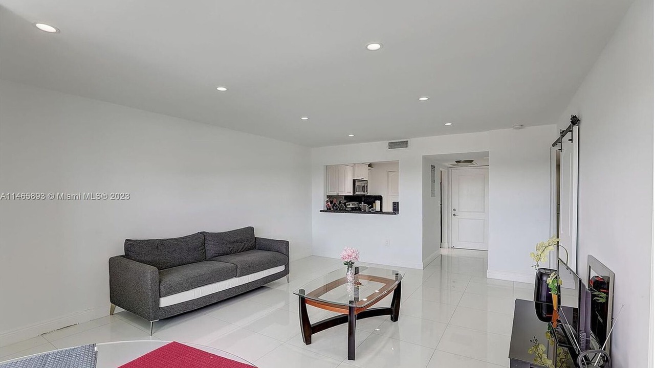 Photo of Livingroom in Eastern Shores
