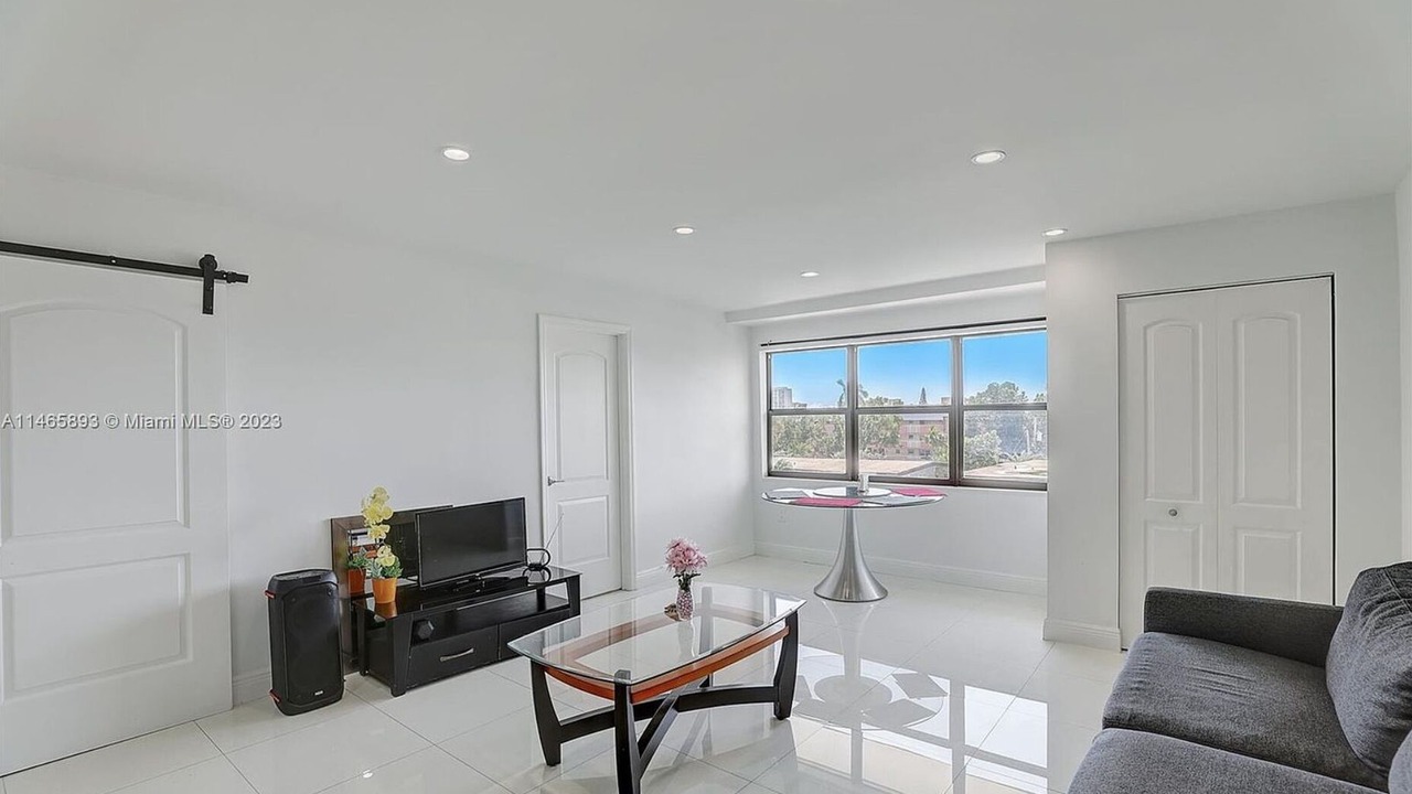 Photo of Livingroom in Eastern Shores