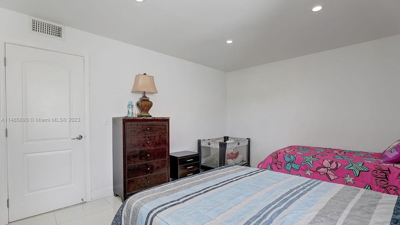 Photo of Bedroom in Eastern Shores