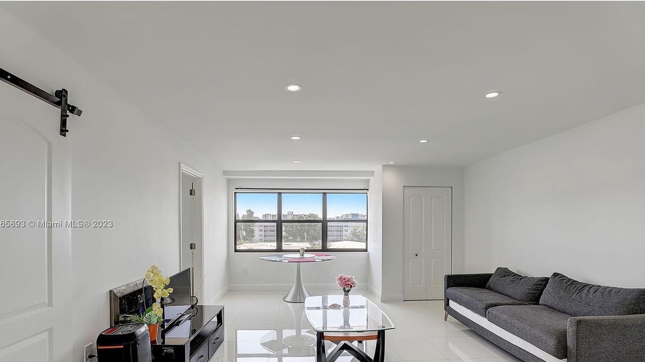 Photo of Livingroom in Eastern Shores