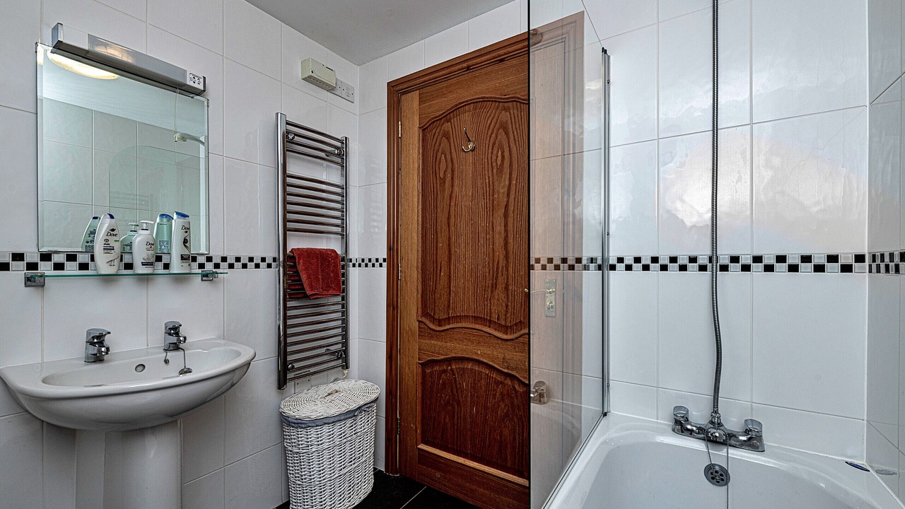 Photo of Bathroom in Glandyfi