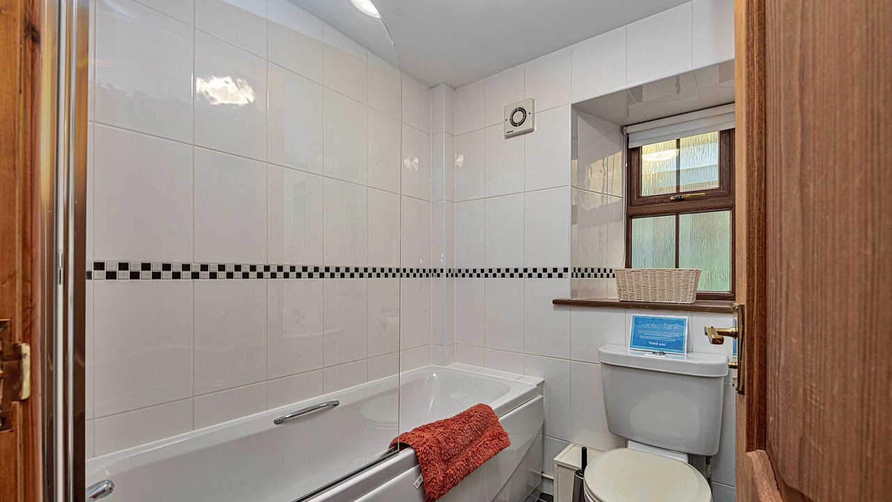 Photo of Bathroom in Glandyfi