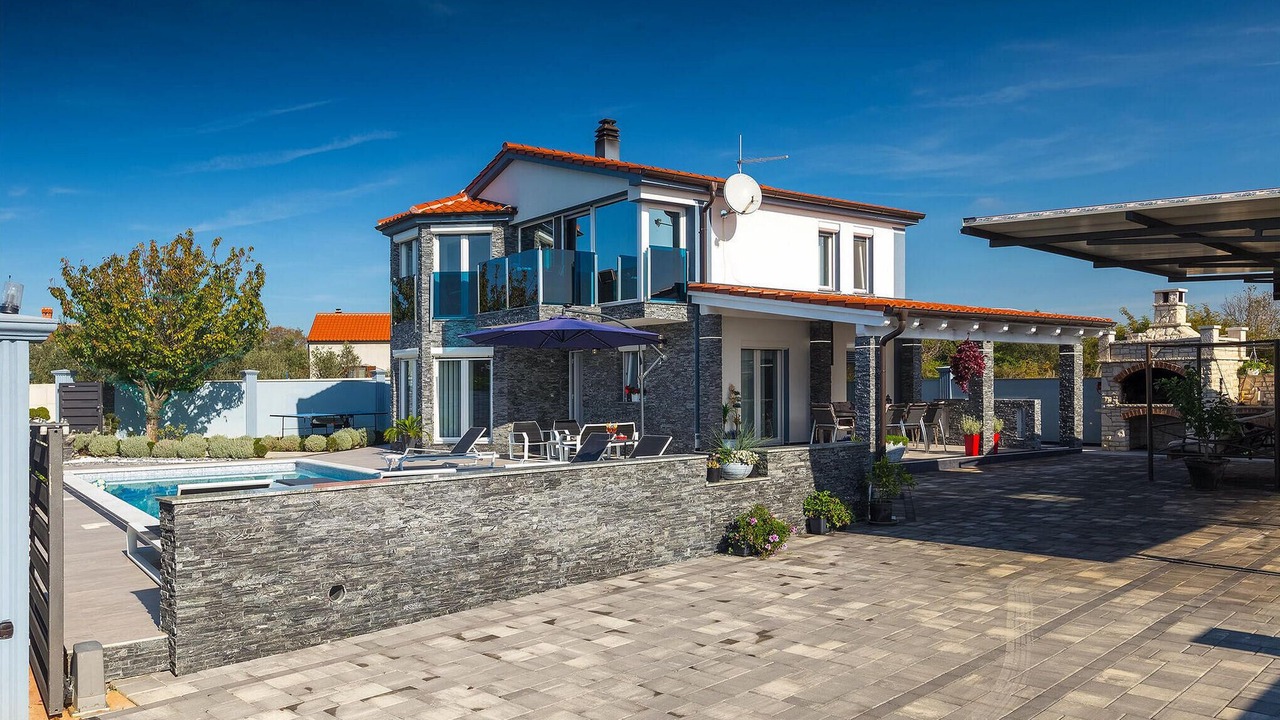 Photo of Others in Valbandon