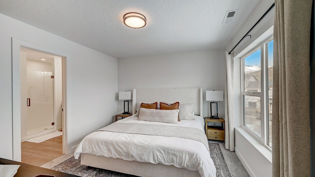 Photo of Bedroom in Mountain Green