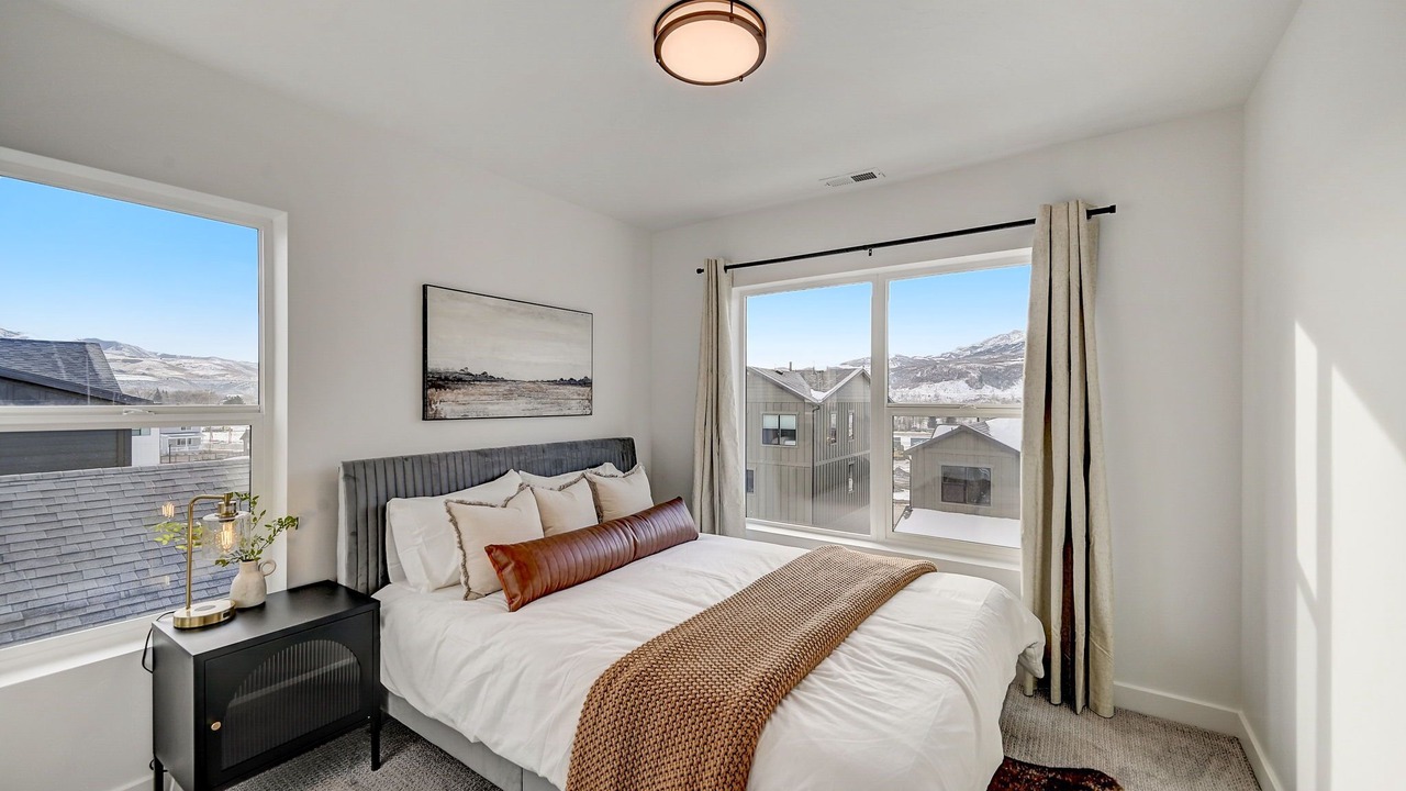 Photo of Bedroom in Mountain Green