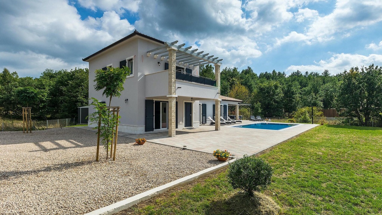Photo of Others in Paradiz