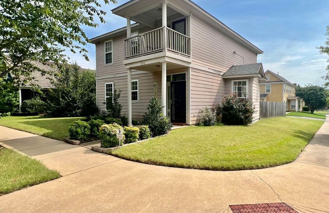 Photo of Outdoor in Uptown