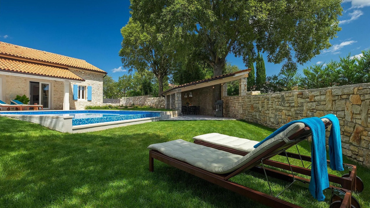 Photo of Outdoor in Tinjan