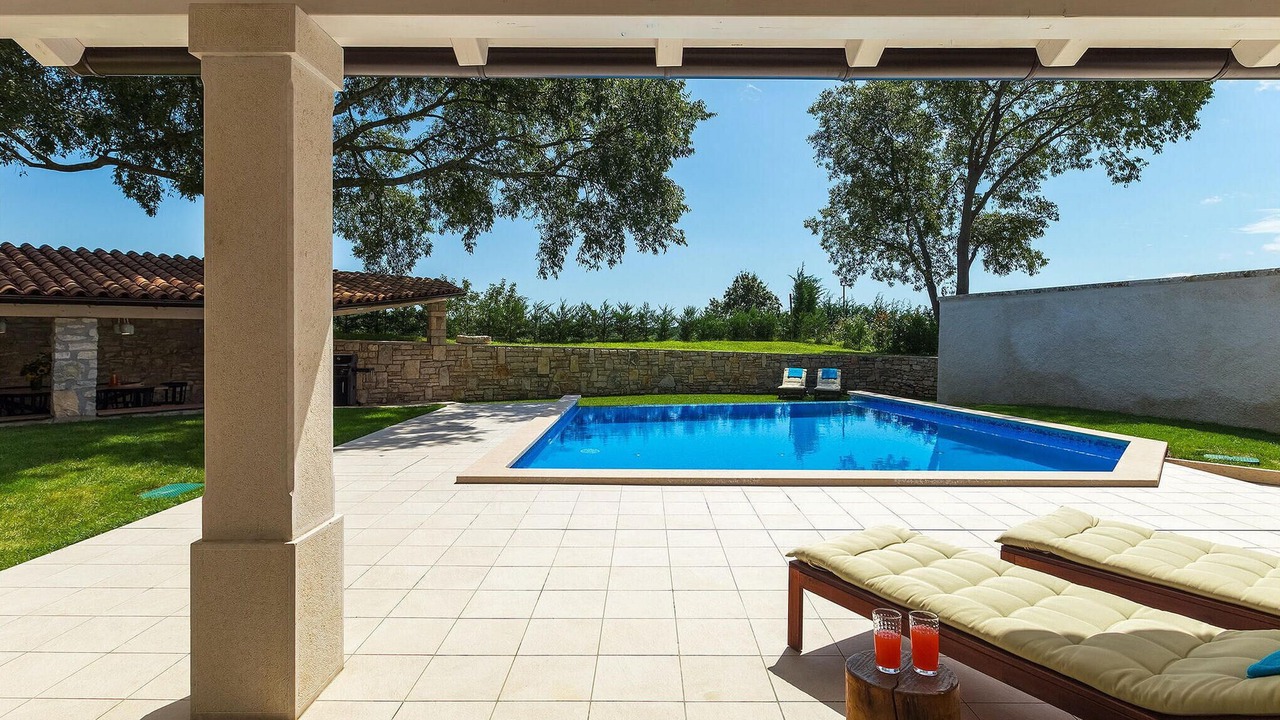 Photo of Outdoor in Tinjan