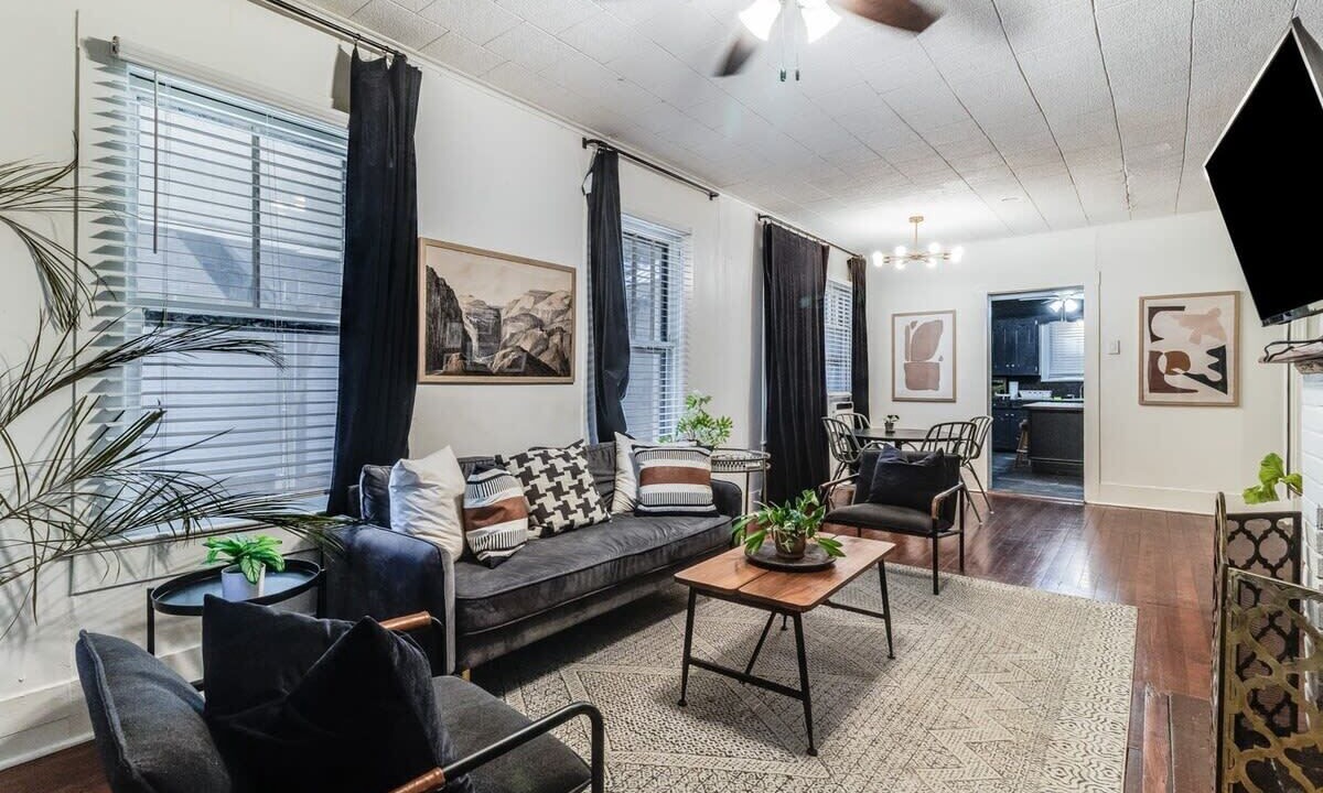 Photo of Livingroom in Freetown - Port Rico