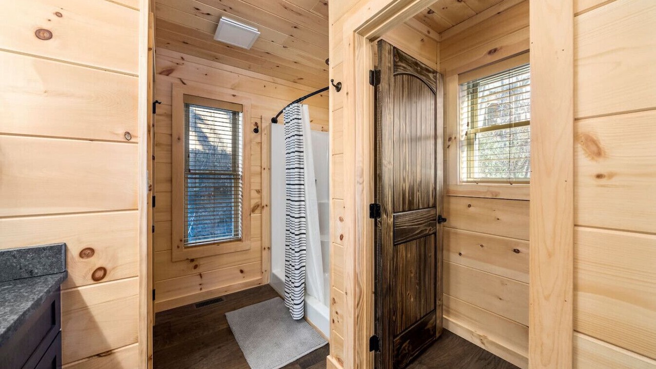 Photo of Bathroom in Maggie Valley