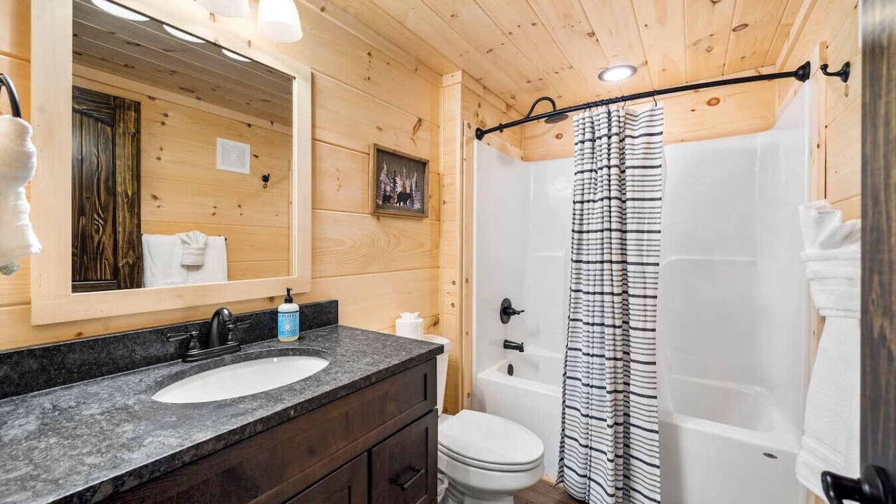Photo of Bathroom in Maggie Valley
